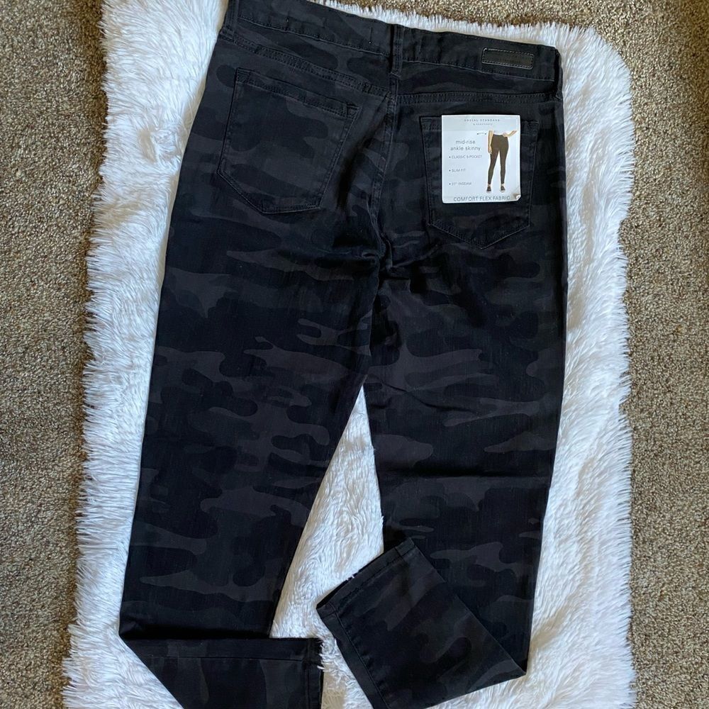 Social Standard by Sanctuary Camo Jeans Black NEW Womens Size 8